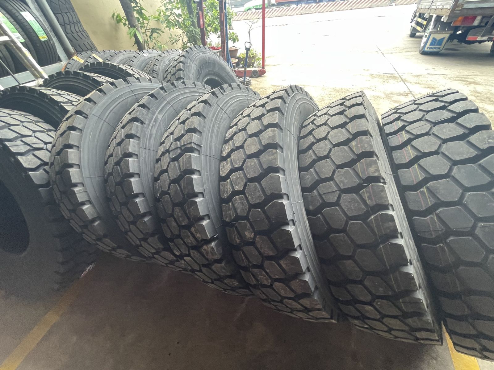 CUNG CẤP LỐP ĐẮP, LỐP DÁN GIÁ RẺ BÌNH DƯƠNG GỌI NGAY:  0973.770.722